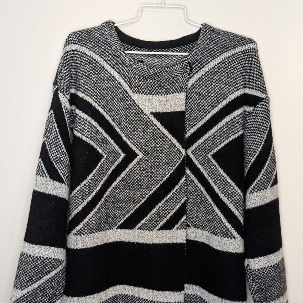 Black and white cardigan size Large buttons at the neck
